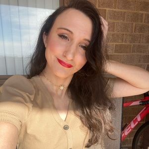 Meet your Posher, Leeann